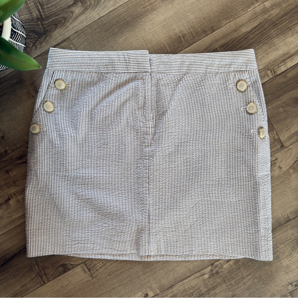 J. Crew sear sucker cotton mini skirt with silver button detail size 2